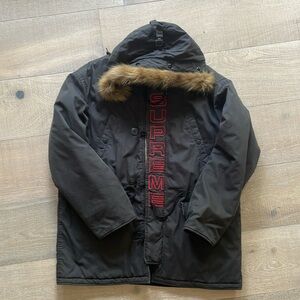 Supreme Spellout N-3B parka